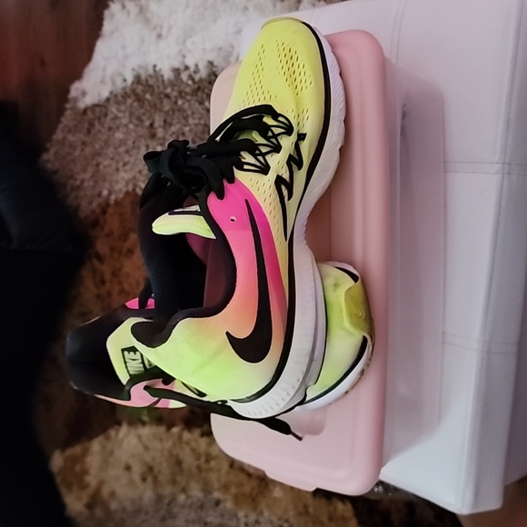 Women shoes - Picture 2 of 4